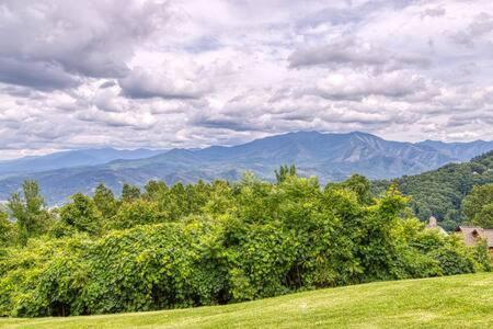 The Great Escape - Min From Parkway With Hot Tub Villa Gatlinburg Exterior photo