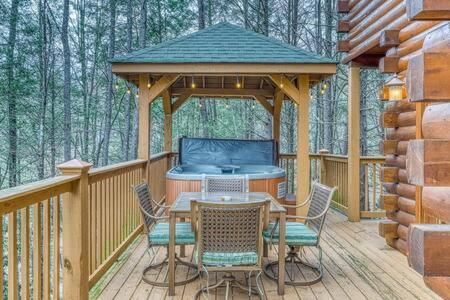 The Great Escape - Min From Parkway With Hot Tub Villa Gatlinburg Exterior photo