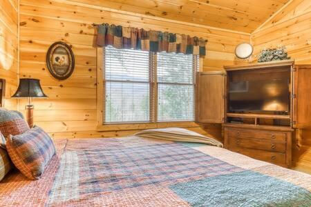 The Great Escape - Min From Parkway With Hot Tub Villa Gatlinburg Exterior photo