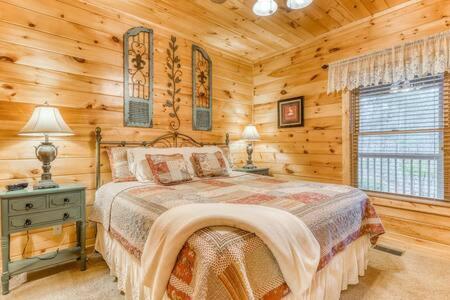 The Great Escape - Min From Parkway With Hot Tub Villa Gatlinburg Exterior photo